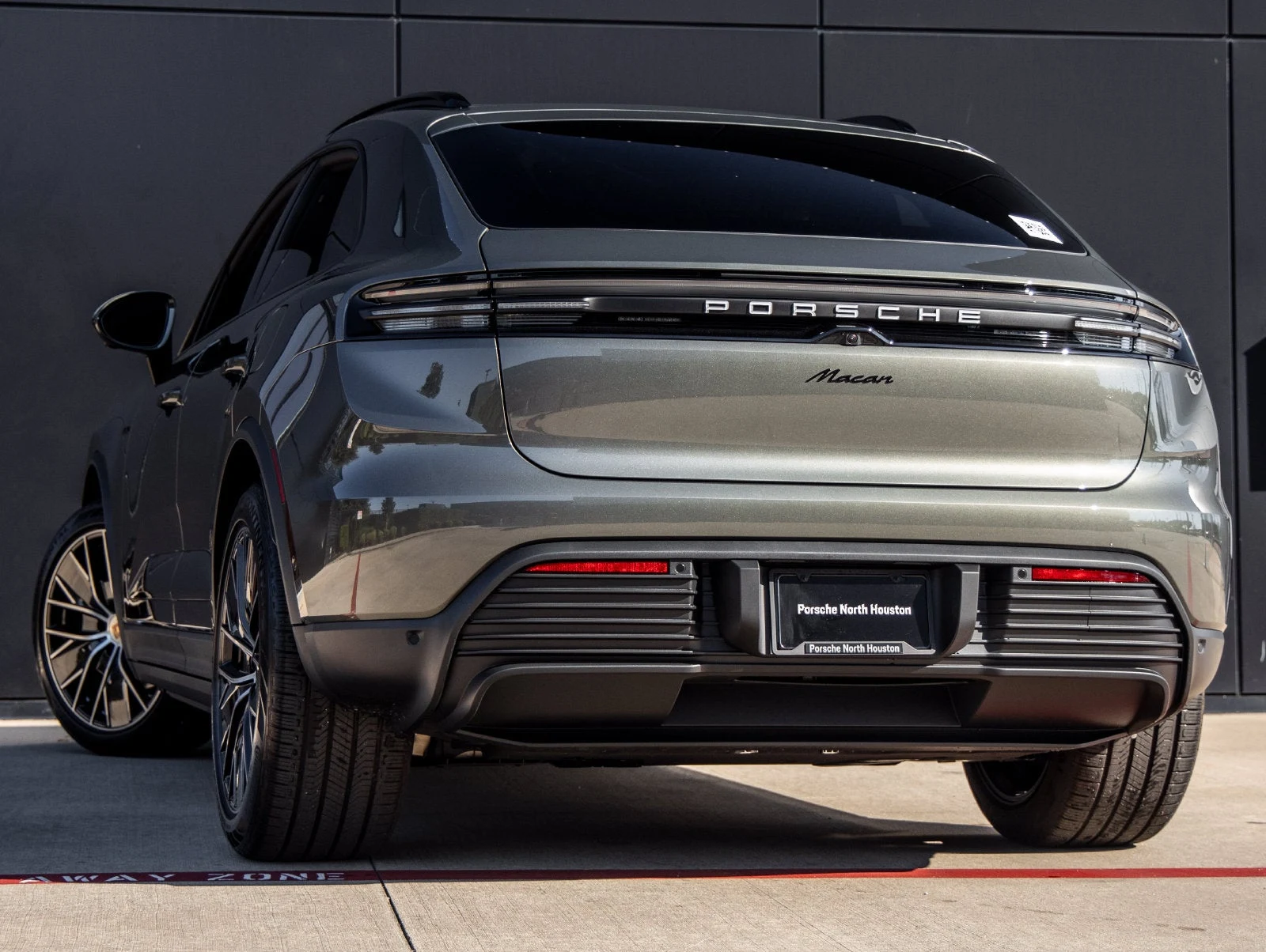 2026 Porsche Macan Electric (XAB), 3/20
