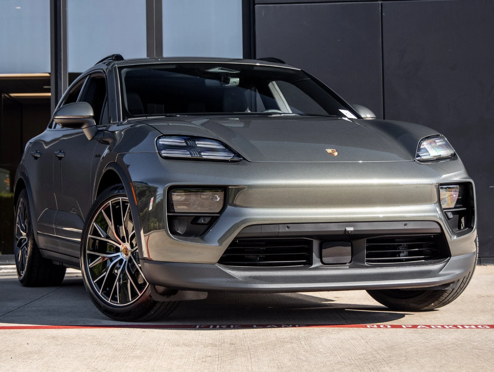 2026 Porsche Macan Electric (XAB), 6/20