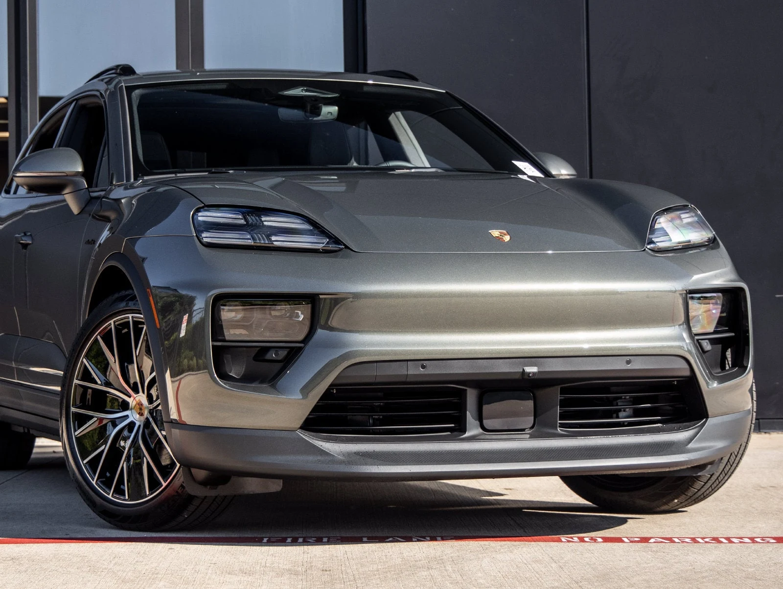 2026 Porsche Macan Electric (XAB), 9/20