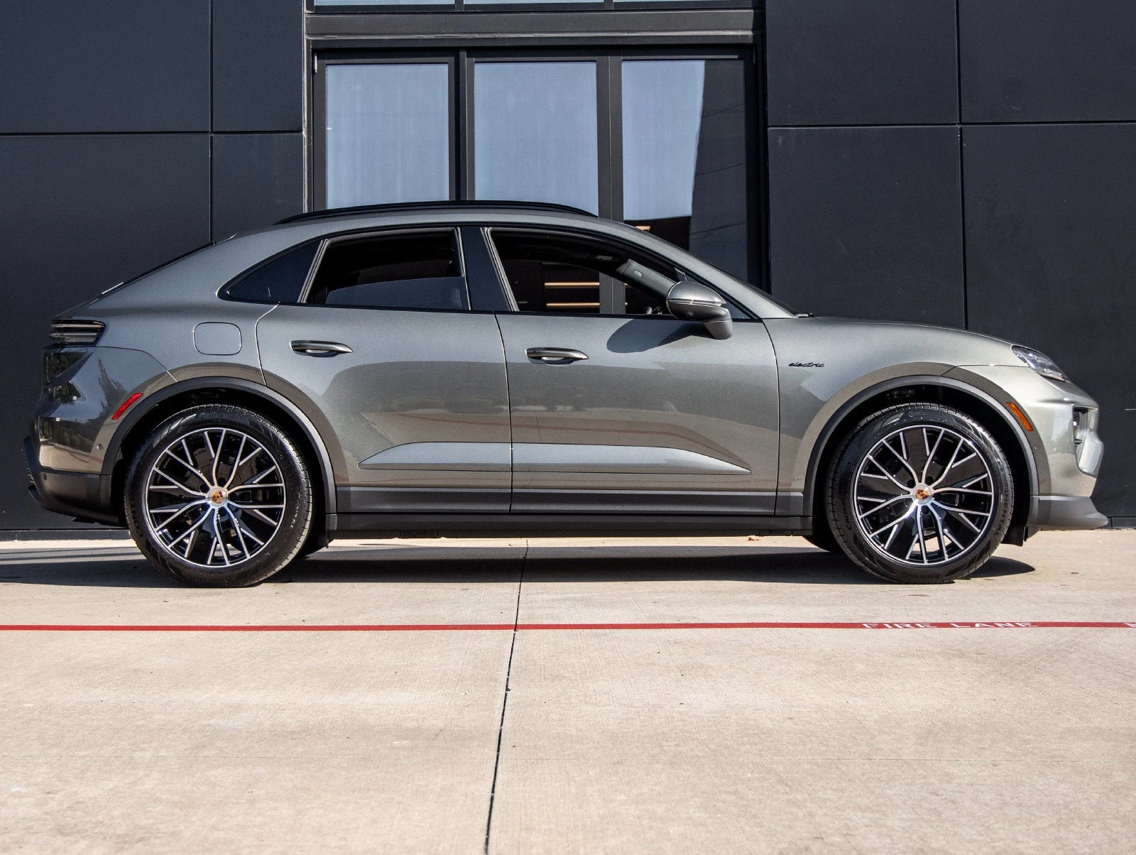 2026 Porsche Macan Electric (XAB), 12/20