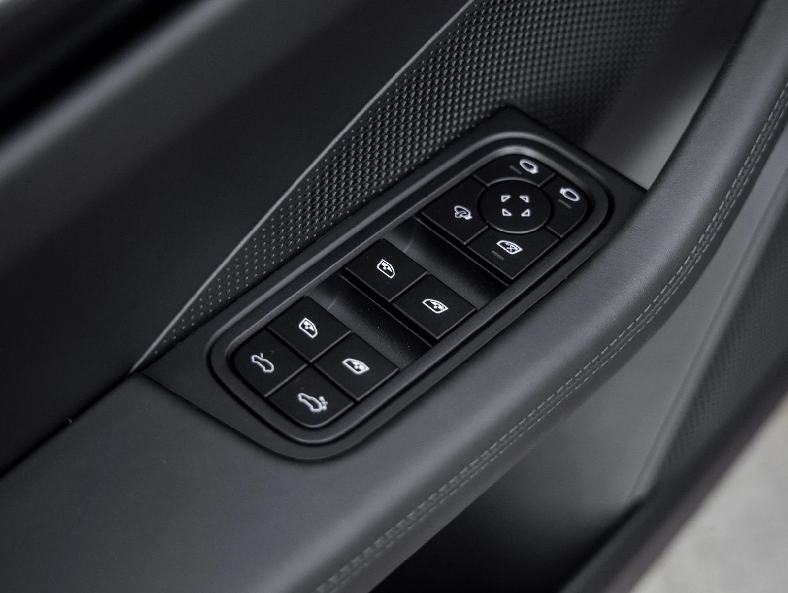 2026 Porsche Macan Electric (XAB), 20/20