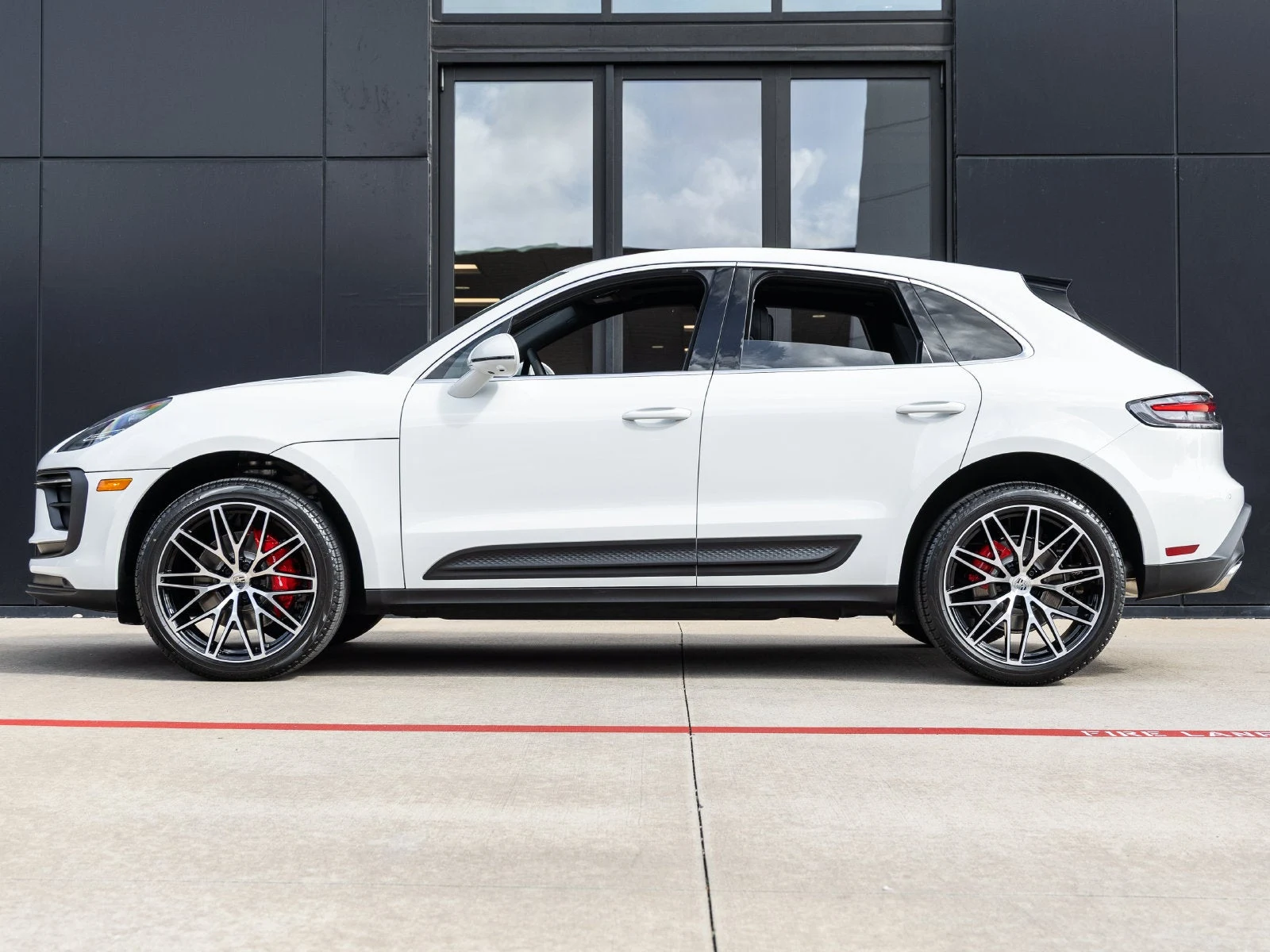 2026 Porsche Macan S (95B), 2/20