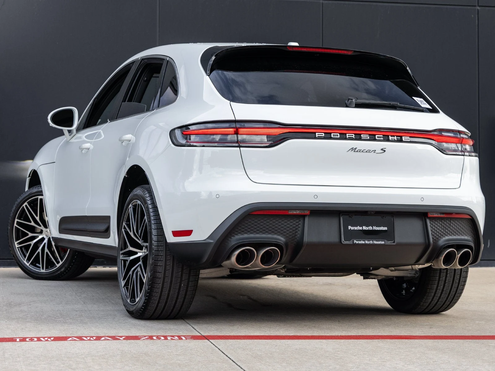 2026 Porsche Macan S (95B), 3/20