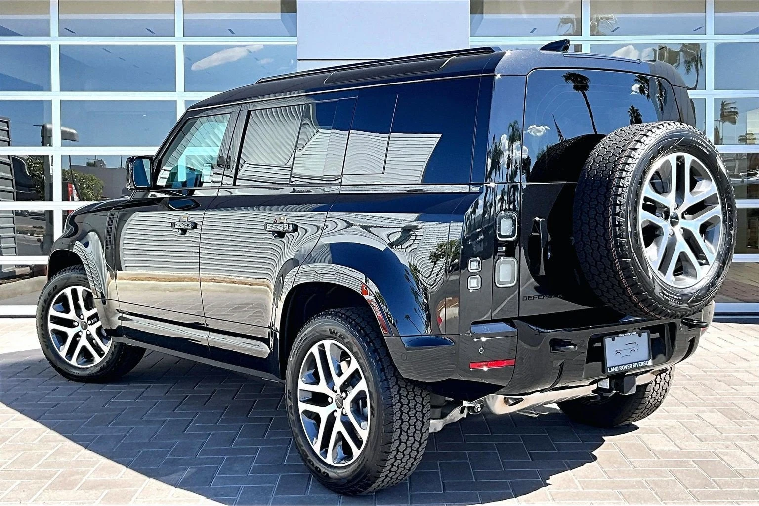 2026 Land Rover Defender 110 X-Dynamic SE (L663), 3/14