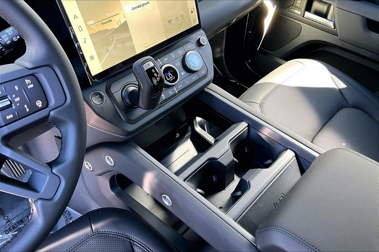 2026 Land Rover Defender 110 X-Dynamic SE (L663), 8/14