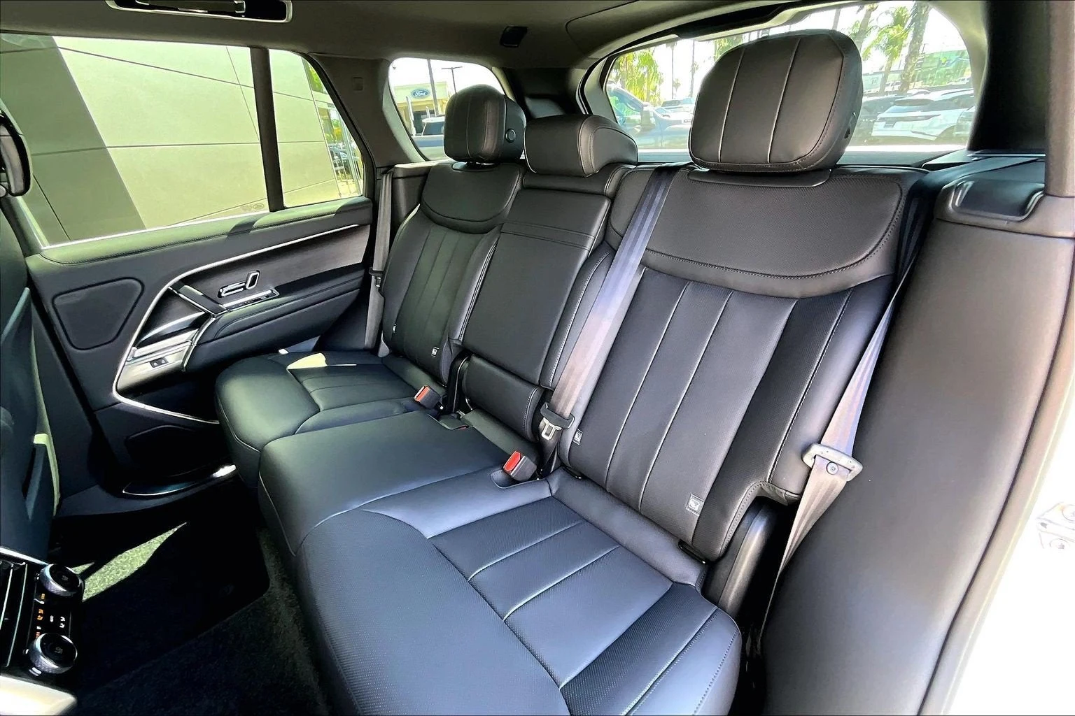 2027 Land Rover Range Rover SE (L460), 10/14