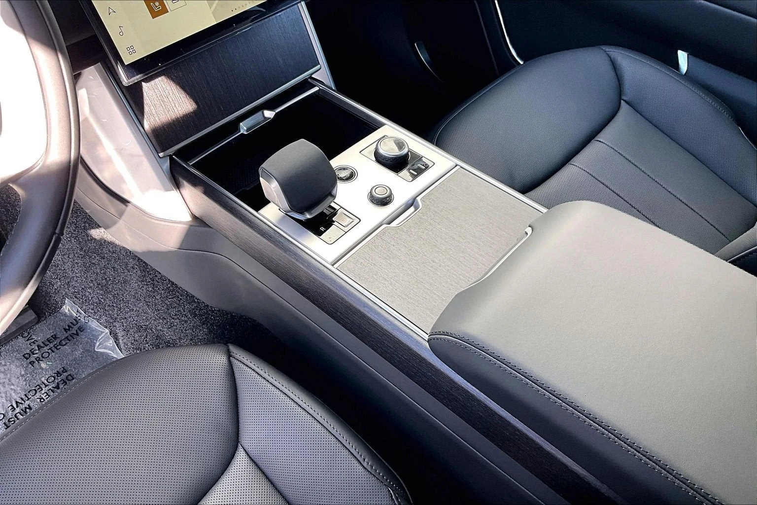 2027 Land Rover Range Rover SE (L460), 8/14