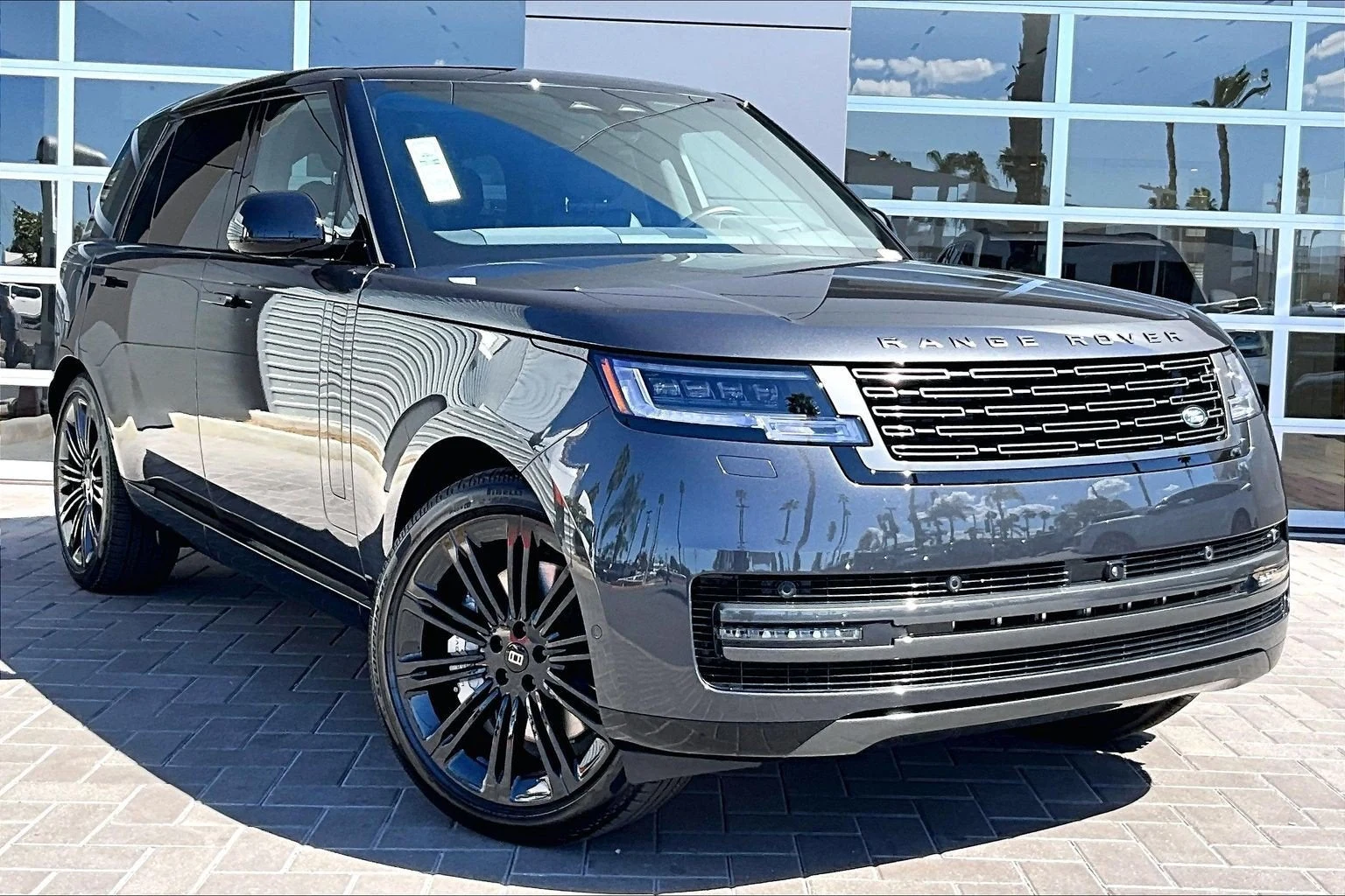 2027 Land Rover Range Rover SE LWB (L460), 2/15