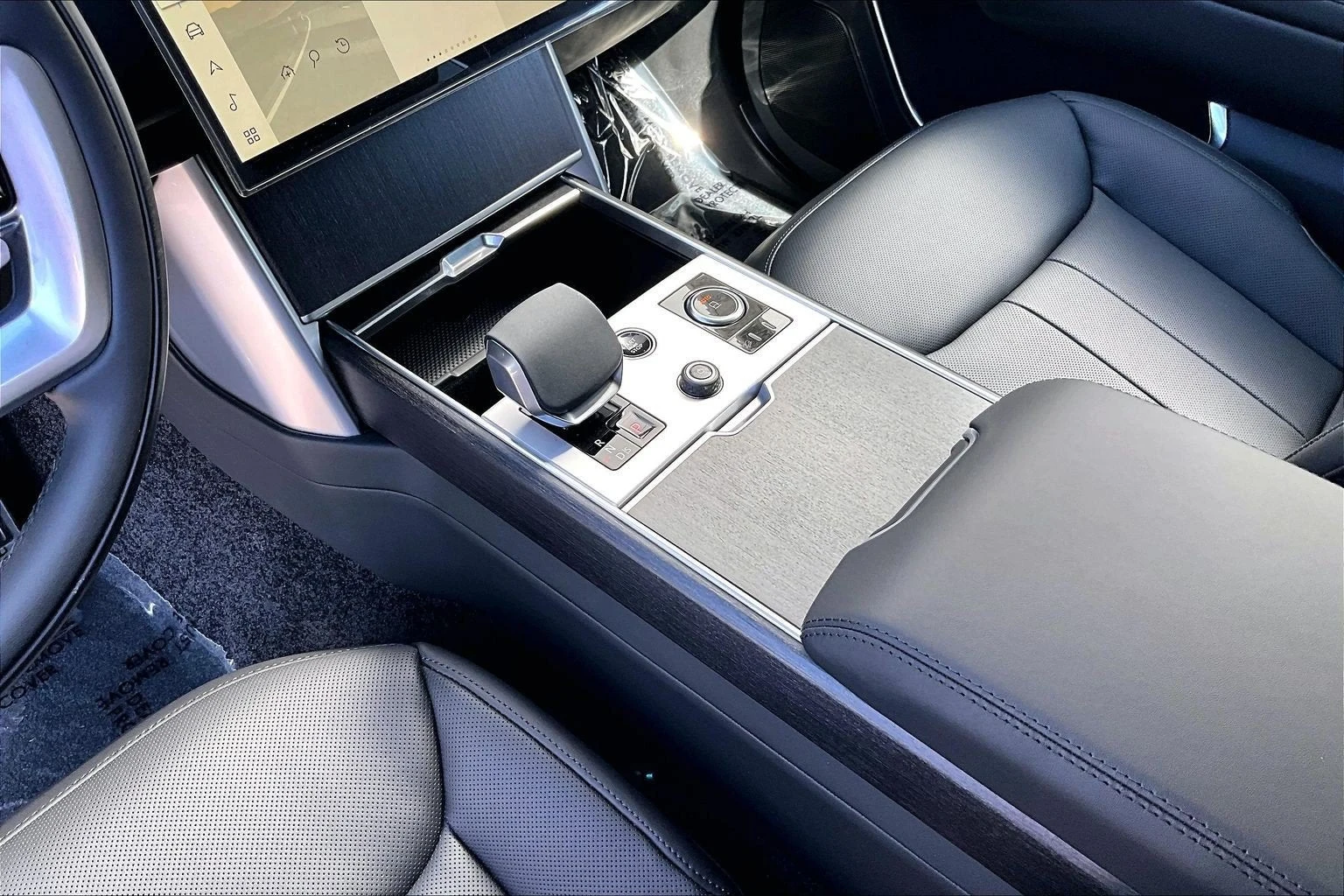 2027 Land Rover Range Rover SE LWB (L460), 8/15