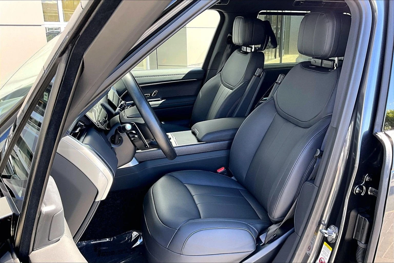 2027 Land Rover Range Rover SE LWB (L460), 9/15