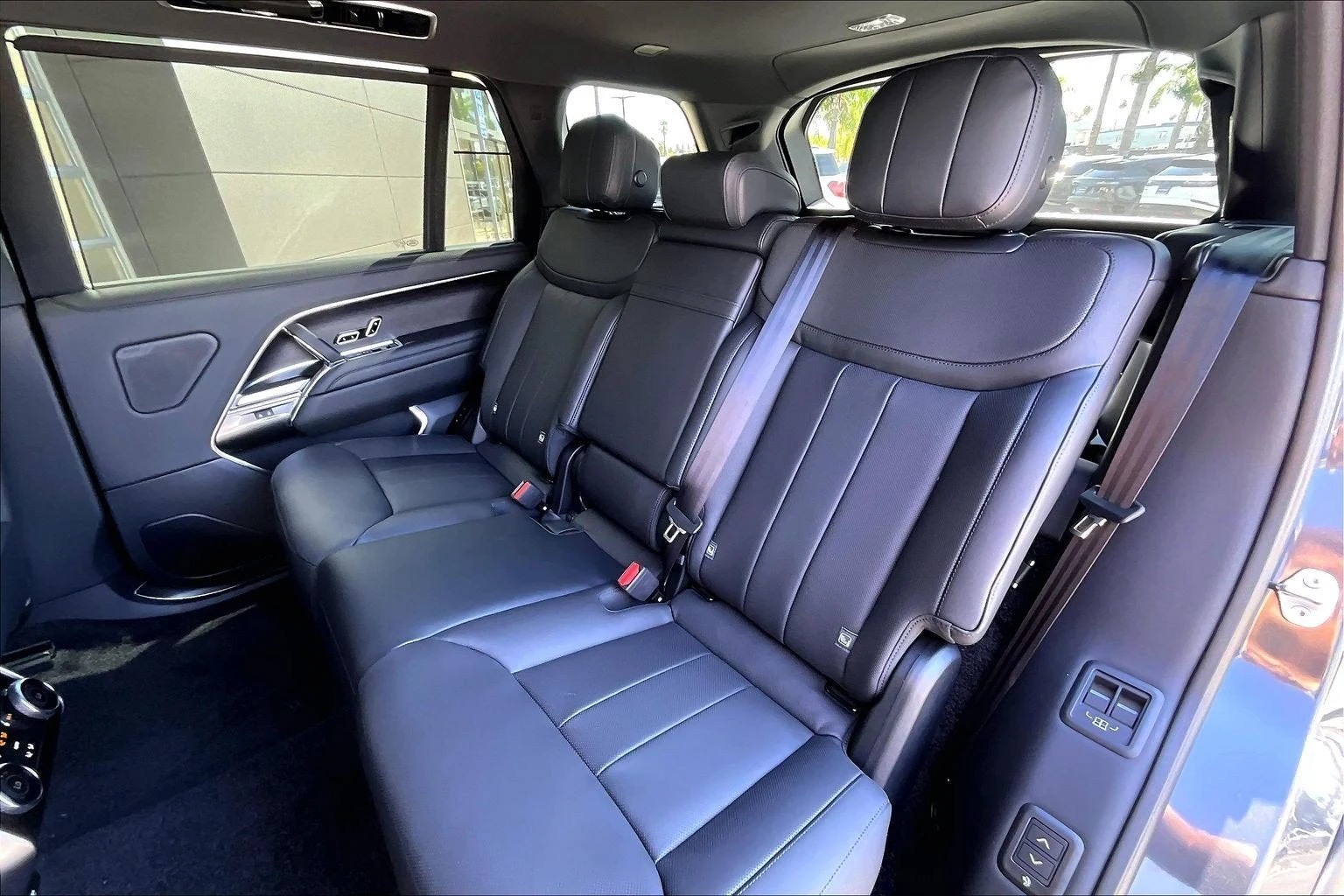 2027 Land Rover Range Rover SE LWB (L460), 10/15