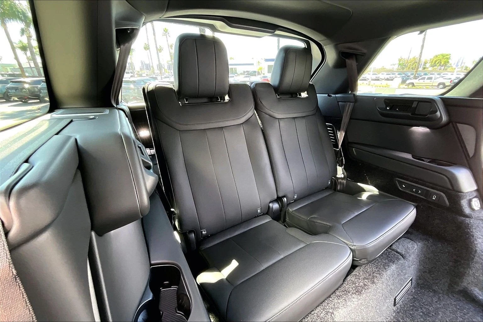 2027 Land Rover Range Rover SE LWB (L460), 11/15