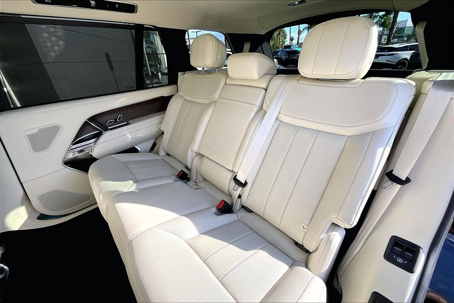 2027 Land Rover Range Rover SE LWB (L460), 10/15