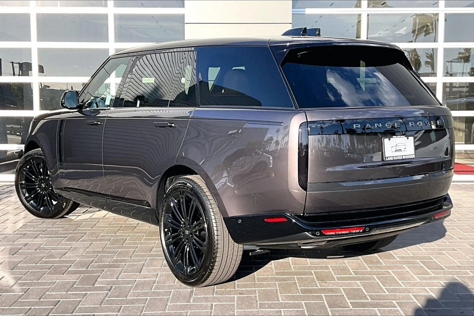 2027 Land Rover Range Rover SE LWB (L460), 3/15