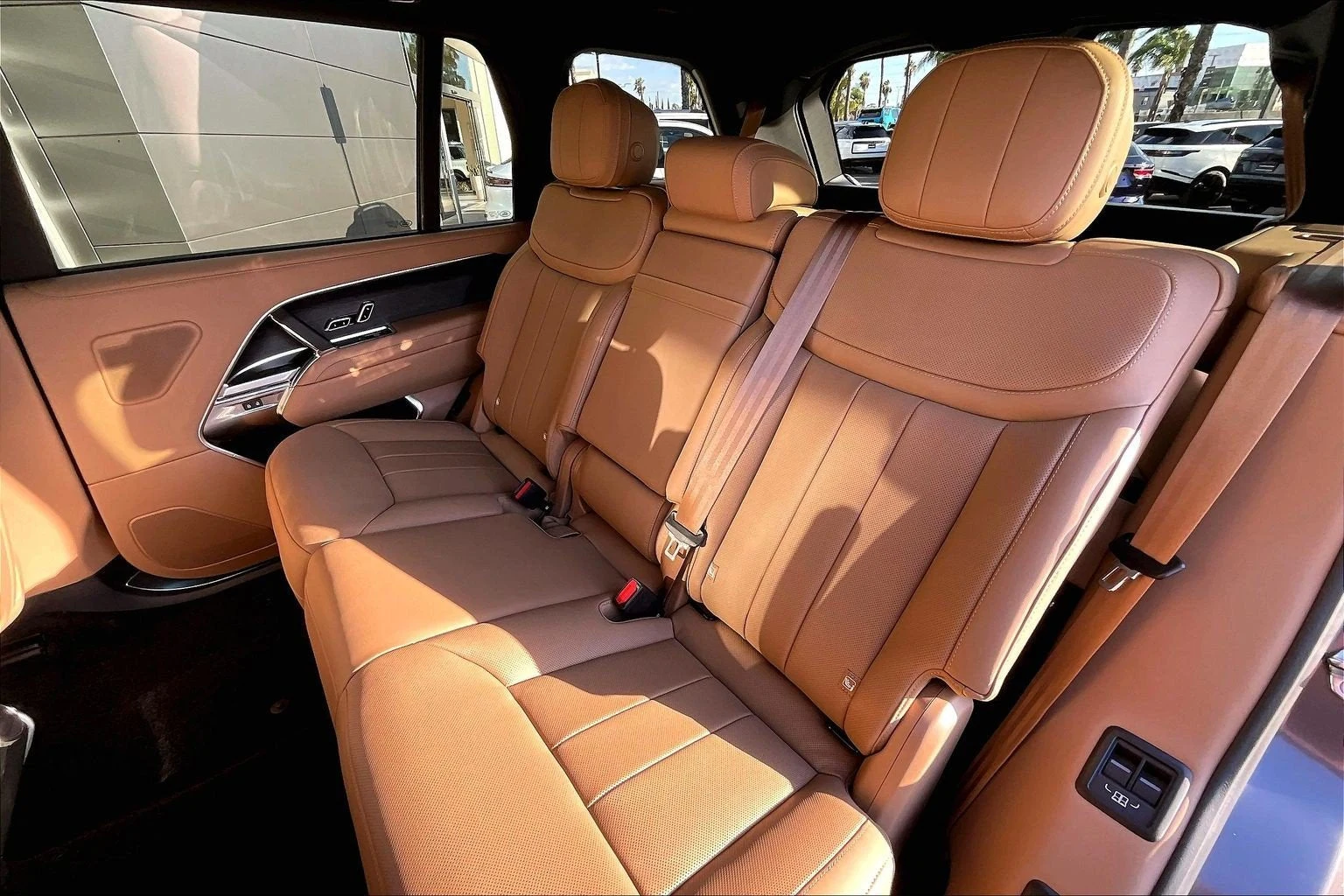 2027 Land Rover Range Rover SE LWB (L460), 10/15
