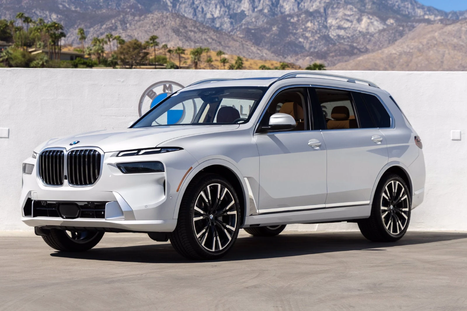 BMW X7 xDrive40i (G07) · Mineral White Metallic · Indigo Auto Group