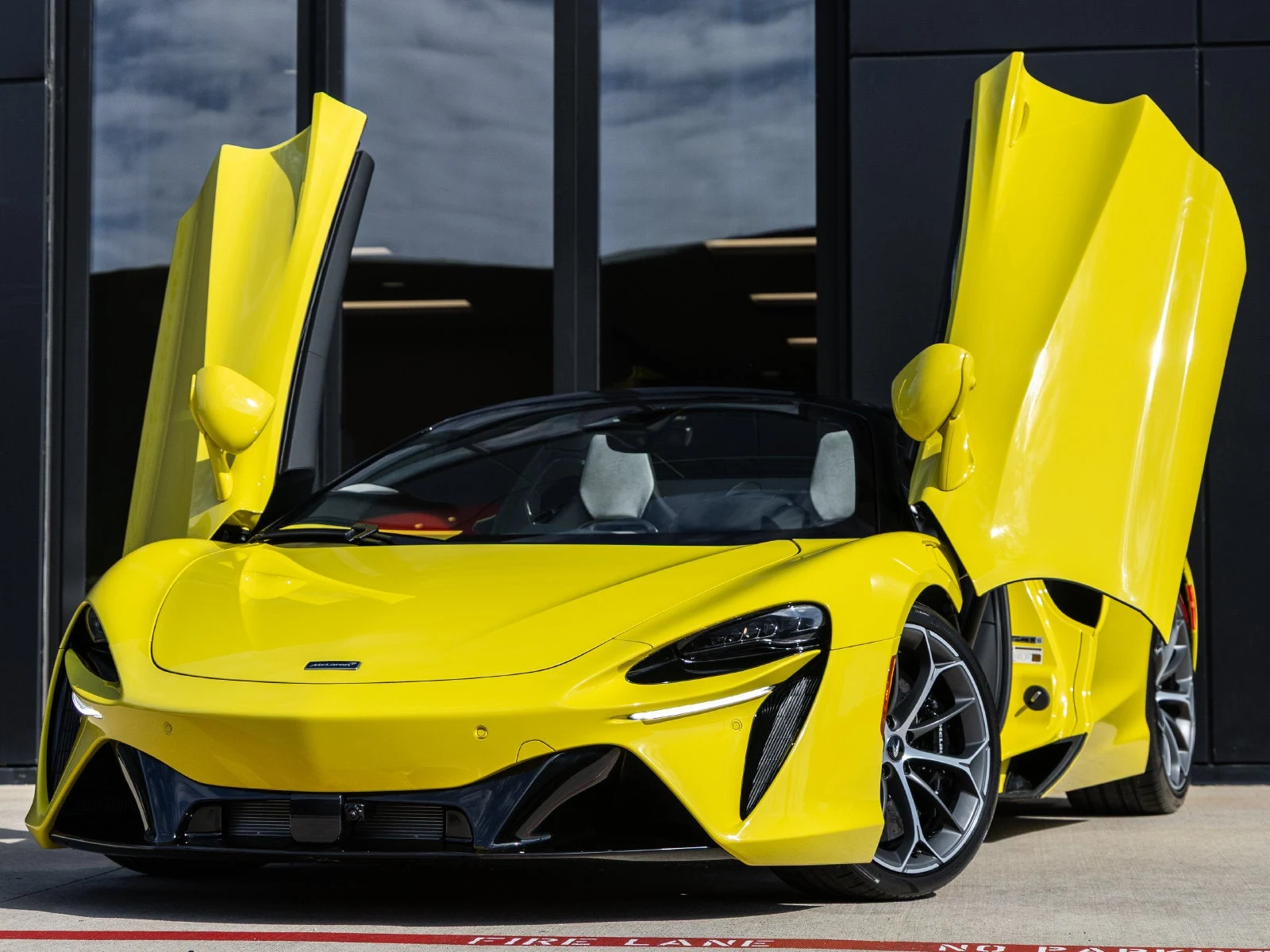 2027 McLaren Artura Spider, 2/20