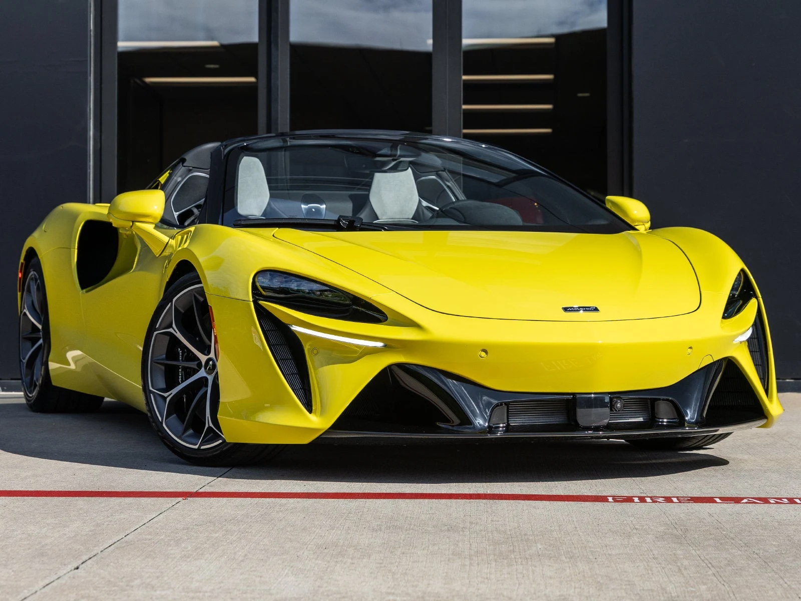 2027 McLaren Artura Spider, 3/20