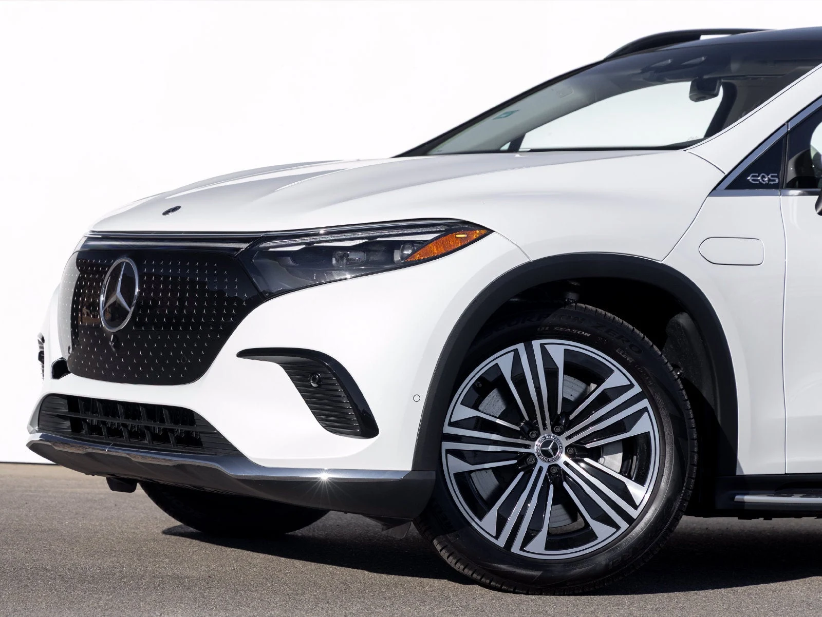 2027 Mercedes-Benz EQS 400 4MATIC SUV (X296), 2/20