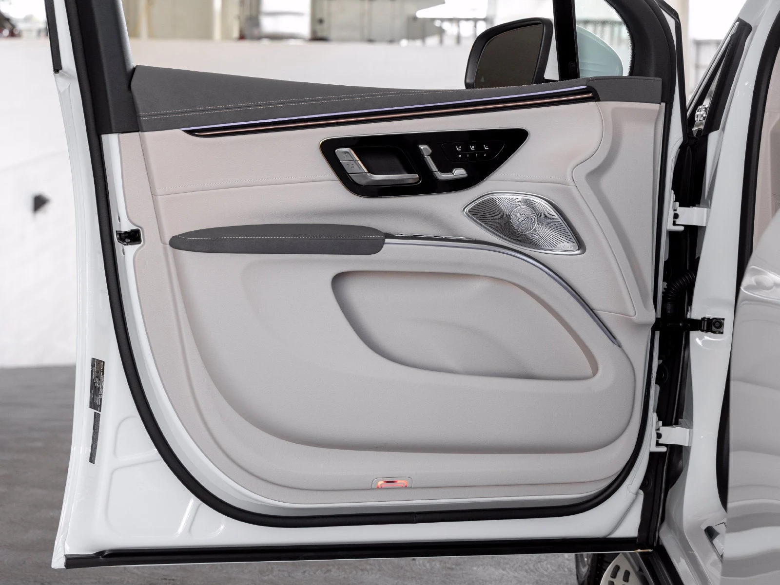 2027 Mercedes-Benz EQS 400 4MATIC SUV (X296), 9/20