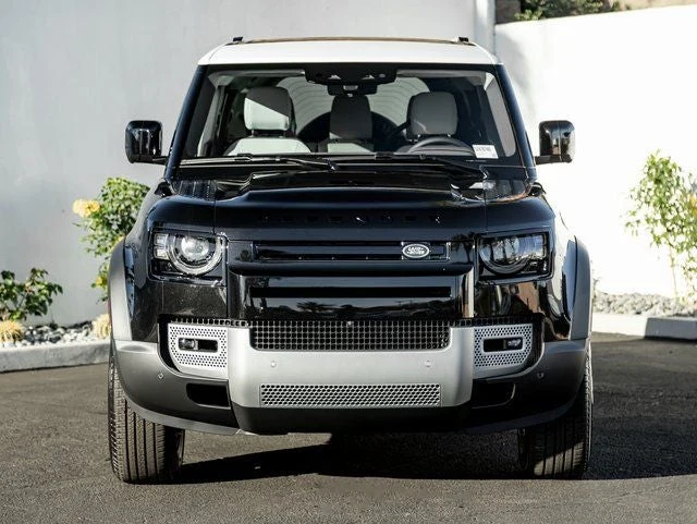 2025 Land Rover Defender 130 S (L663), 3/20