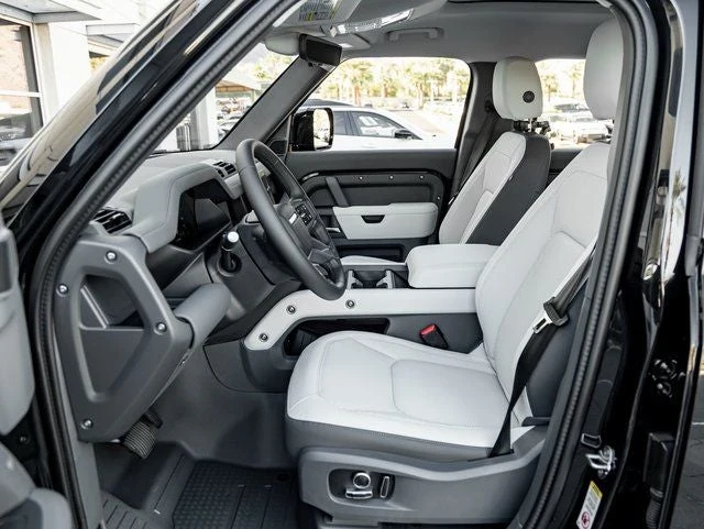 2025 Land Rover Defender 130 S (L663), 14/20