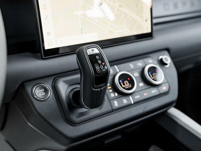 2025 Land Rover Defender 130 S (L663), 19/20