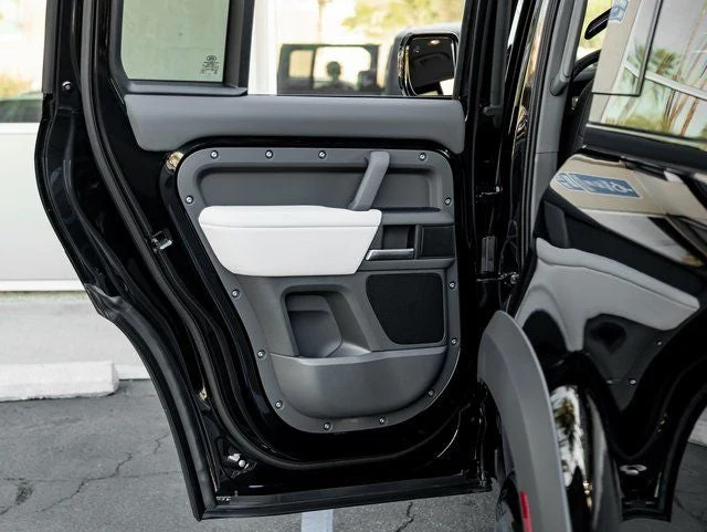 2025 Land Rover Defender 130 S (L663), 20/20