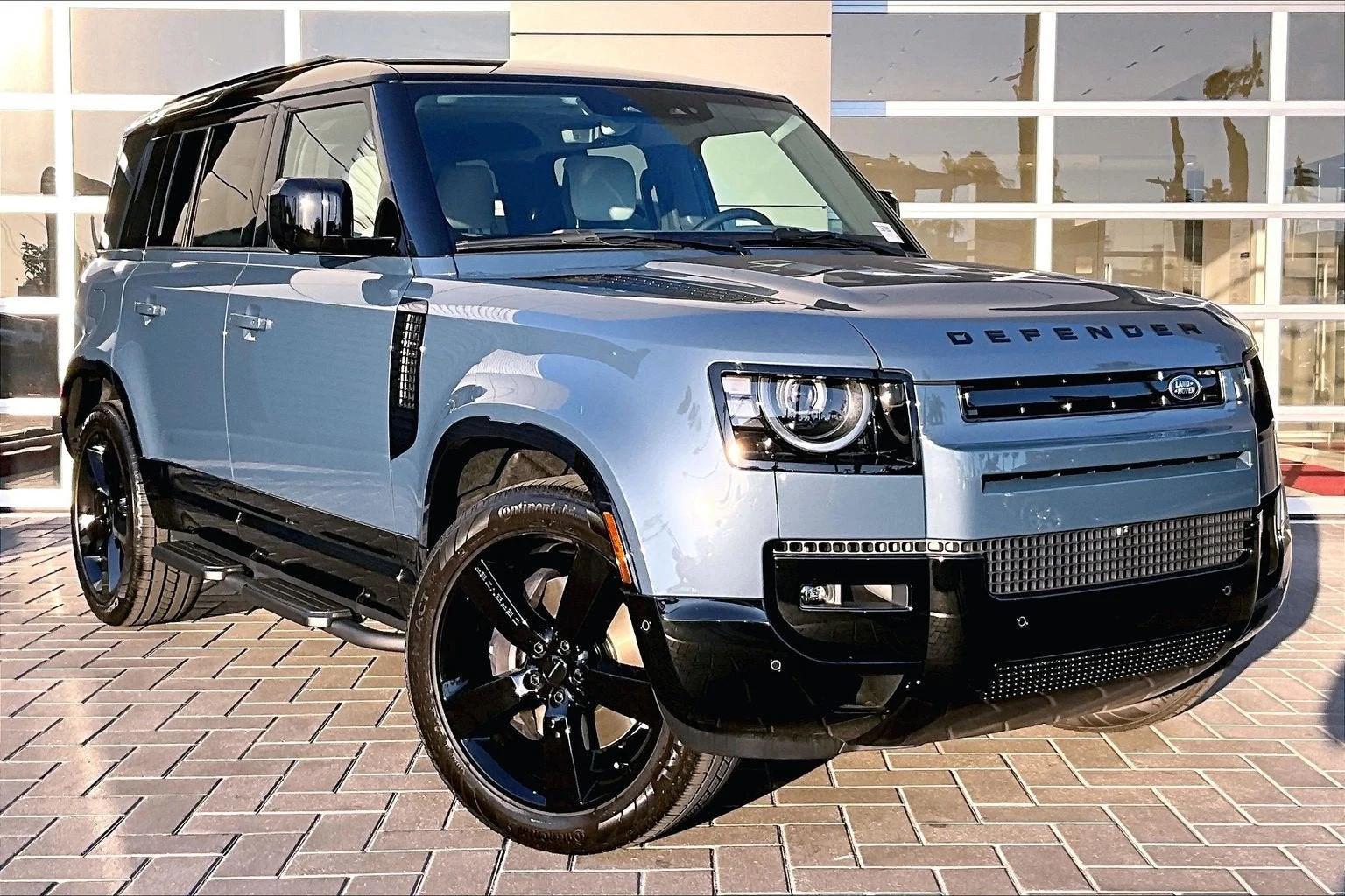 2026 Land Rover Defender 110 X-Dynamic SE (L663), 2/14