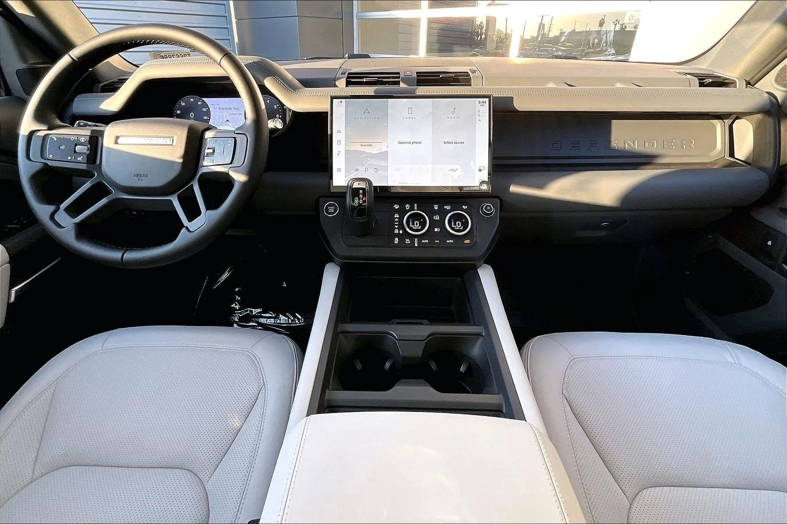 2026 Land Rover Defender 110 X-Dynamic SE (L663), 5/14