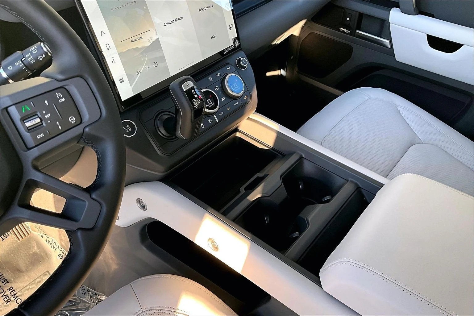 2026 Land Rover Defender 110 X-Dynamic SE (L663), 8/14
