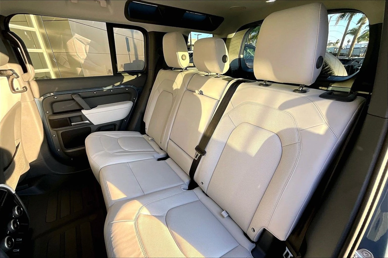2026 Land Rover Defender 110 X-Dynamic SE (L663), 10/14