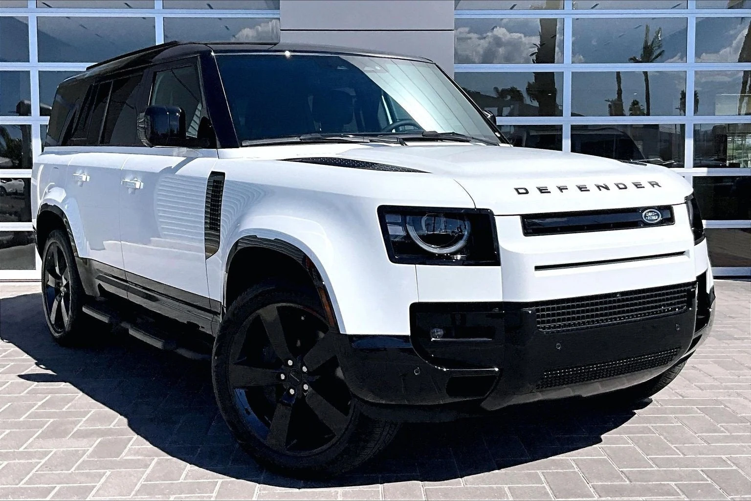 2026 Land Rover Defender 130 X-Dynamic SE (L663), 2/15