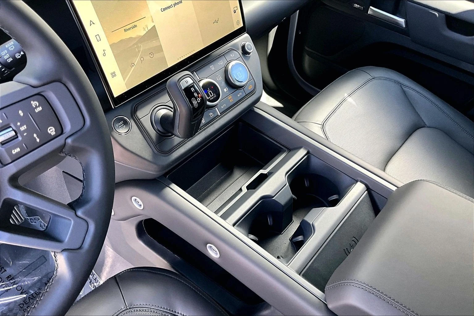 2026 Land Rover Defender 130 X-Dynamic SE (L663), 8/15