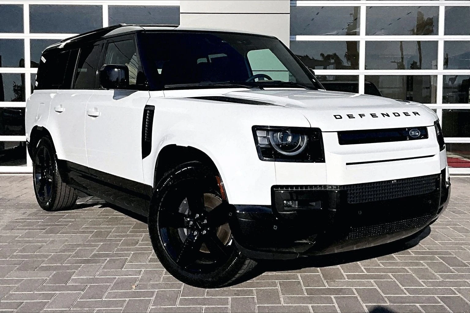 2026 Land Rover Defender 130 X-Dynamic SE (L663), 2/14