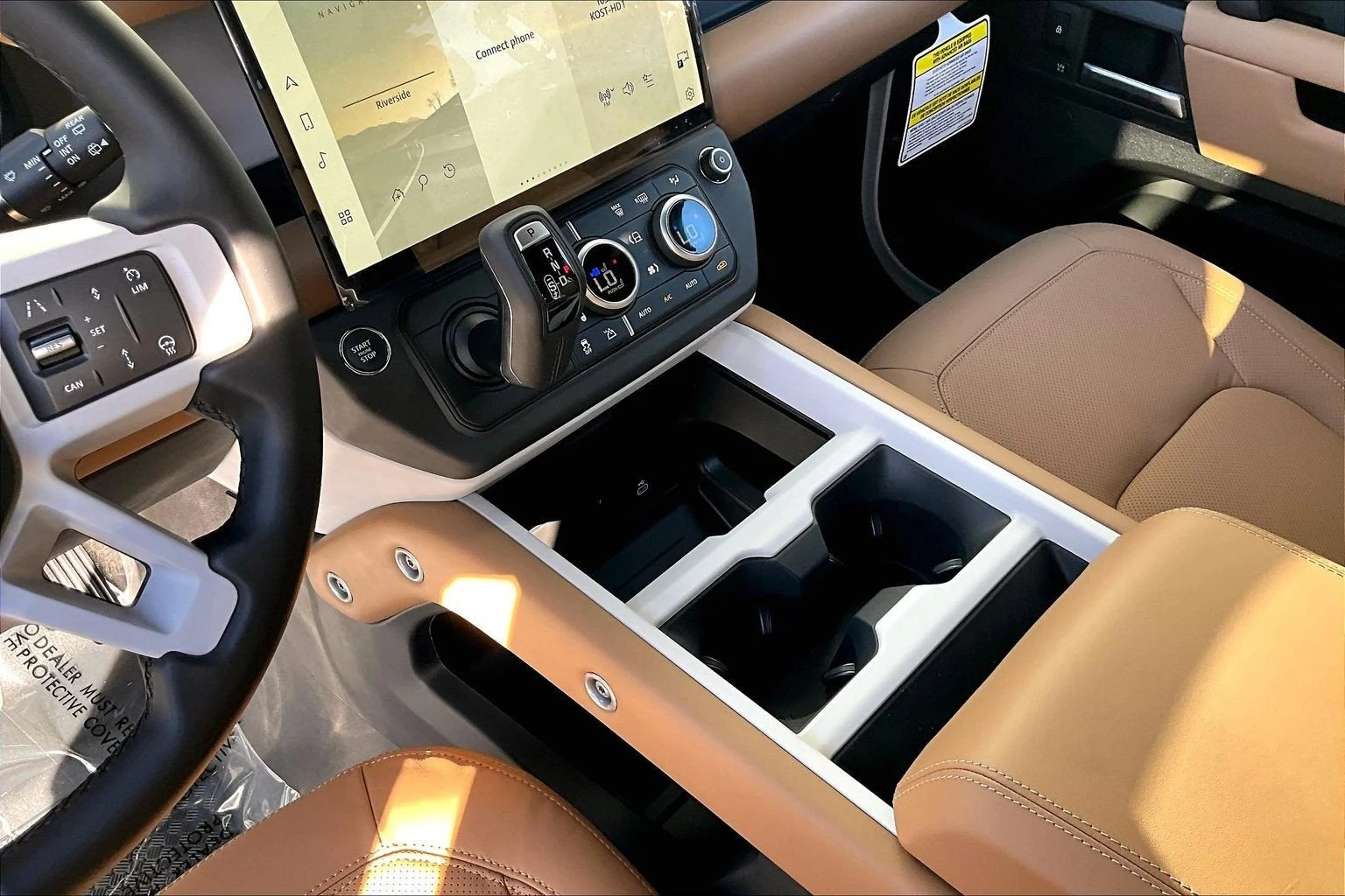 2026 Land Rover Defender 130 X-Dynamic SE (L663), 8/14