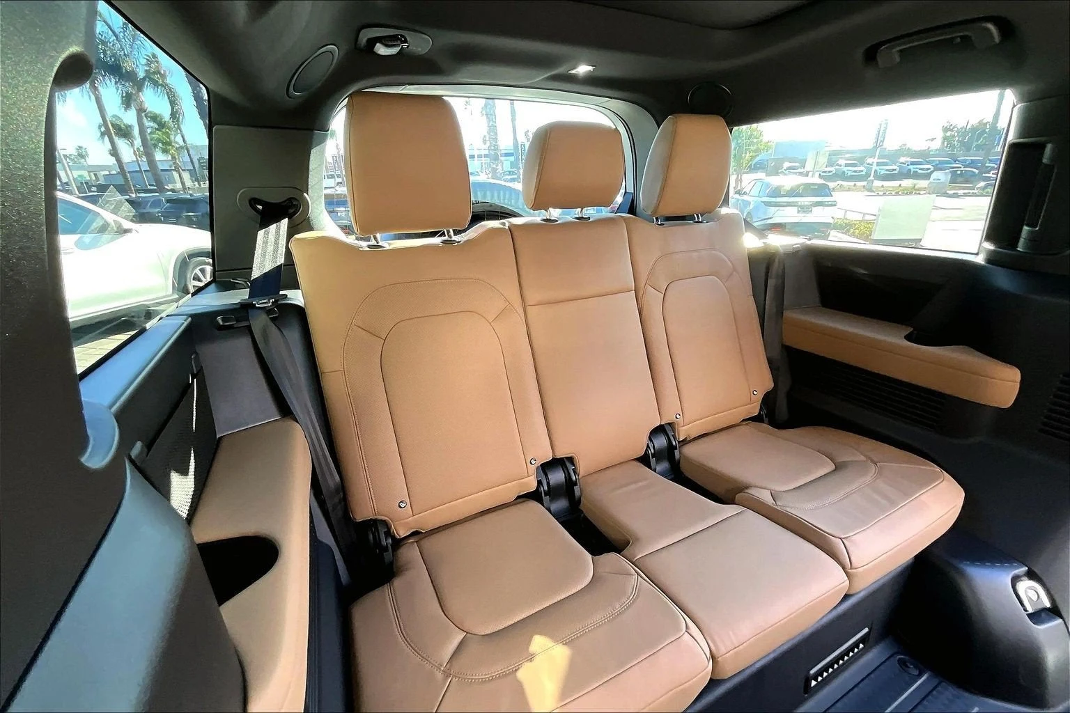 2026 Land Rover Defender 130 X-Dynamic SE (L663), 11/14