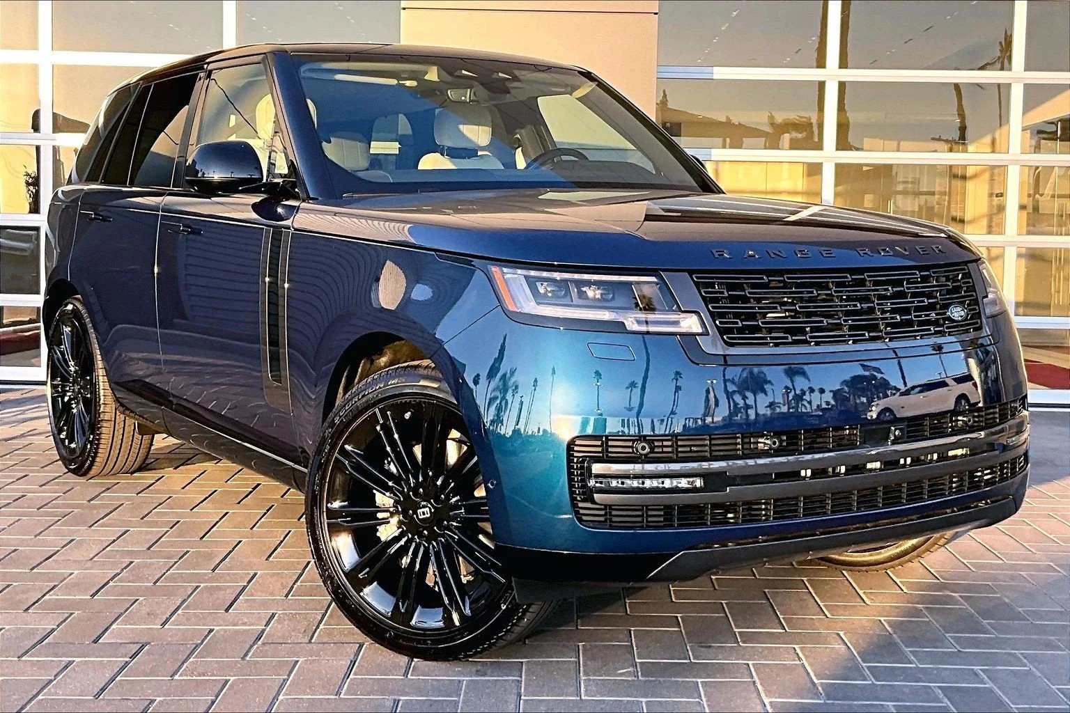 2027 Land Rover Range Rover SE (L460), 2/14