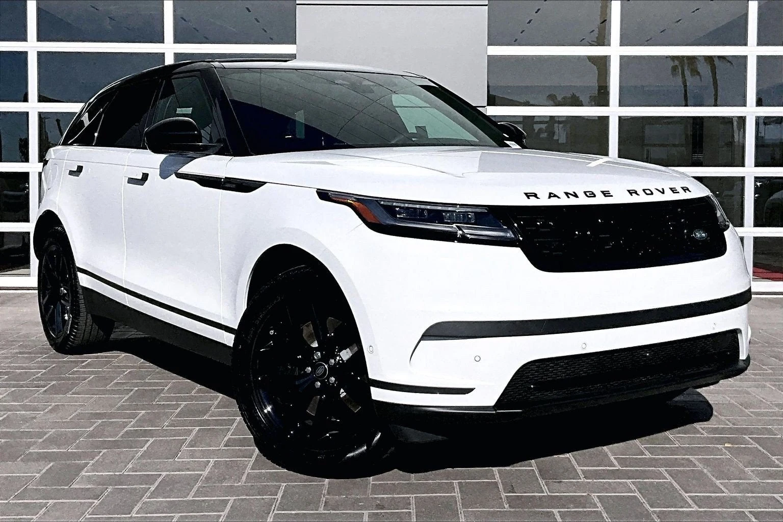 2026 Land Rover Range Rover Velar S (L560), 2/14