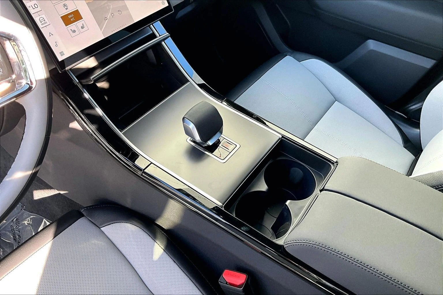 2026 Land Rover Range Rover Velar S (L560), 8/14