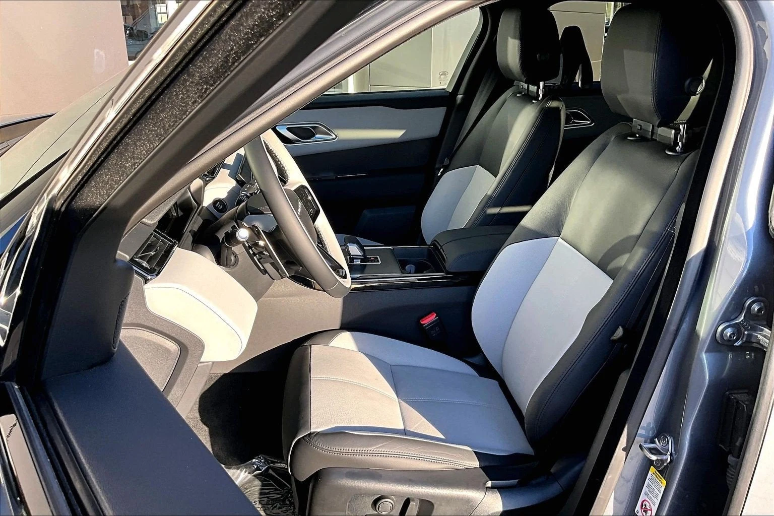 2026 Land Rover Range Rover Velar S (L560), 9/13
