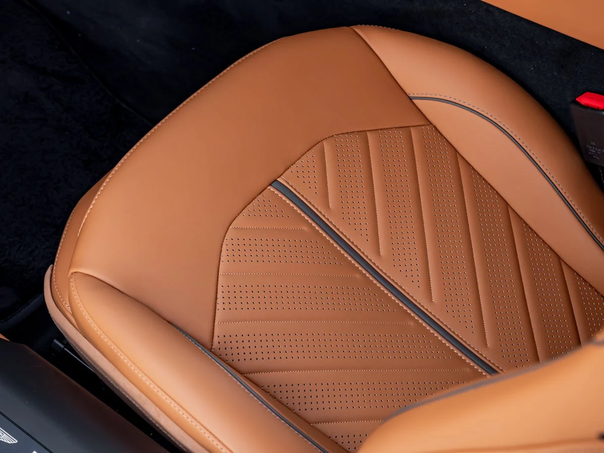 2026 Aston Martin DB12 S, 18/20