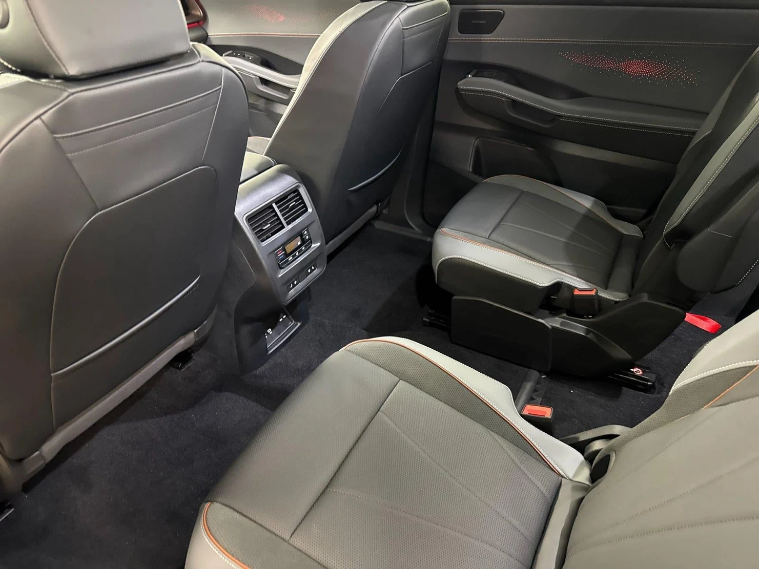 2027 Volkswagen Atlas 2.0T SEL Premium R-Line (2024 Update), 11/20