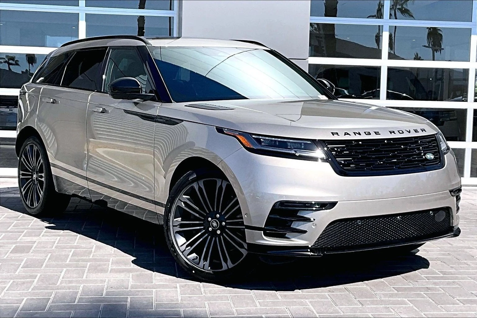 2026 Land Rover Range Rover Velar P250 (L560), 2/14