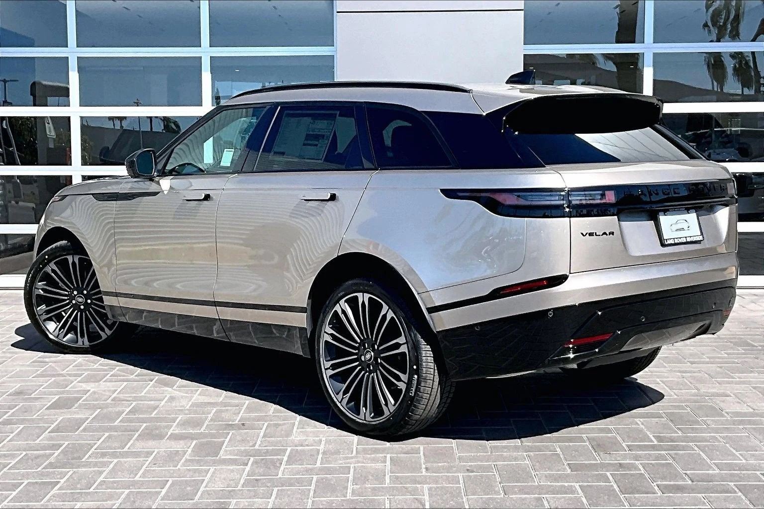 2026 Land Rover Range Rover Velar P250 (L560), 3/14