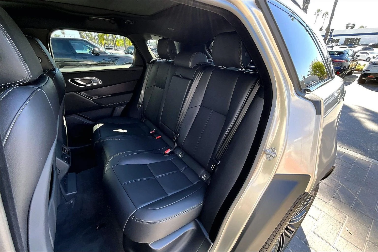 2026 Land Rover Range Rover Velar P250 (L560), 10/14