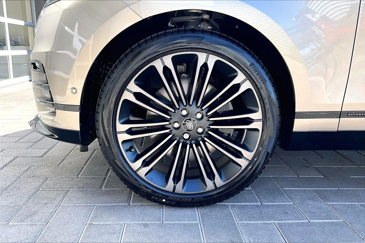 2026 Land Rover Range Rover Velar P250 (L560), 12/14