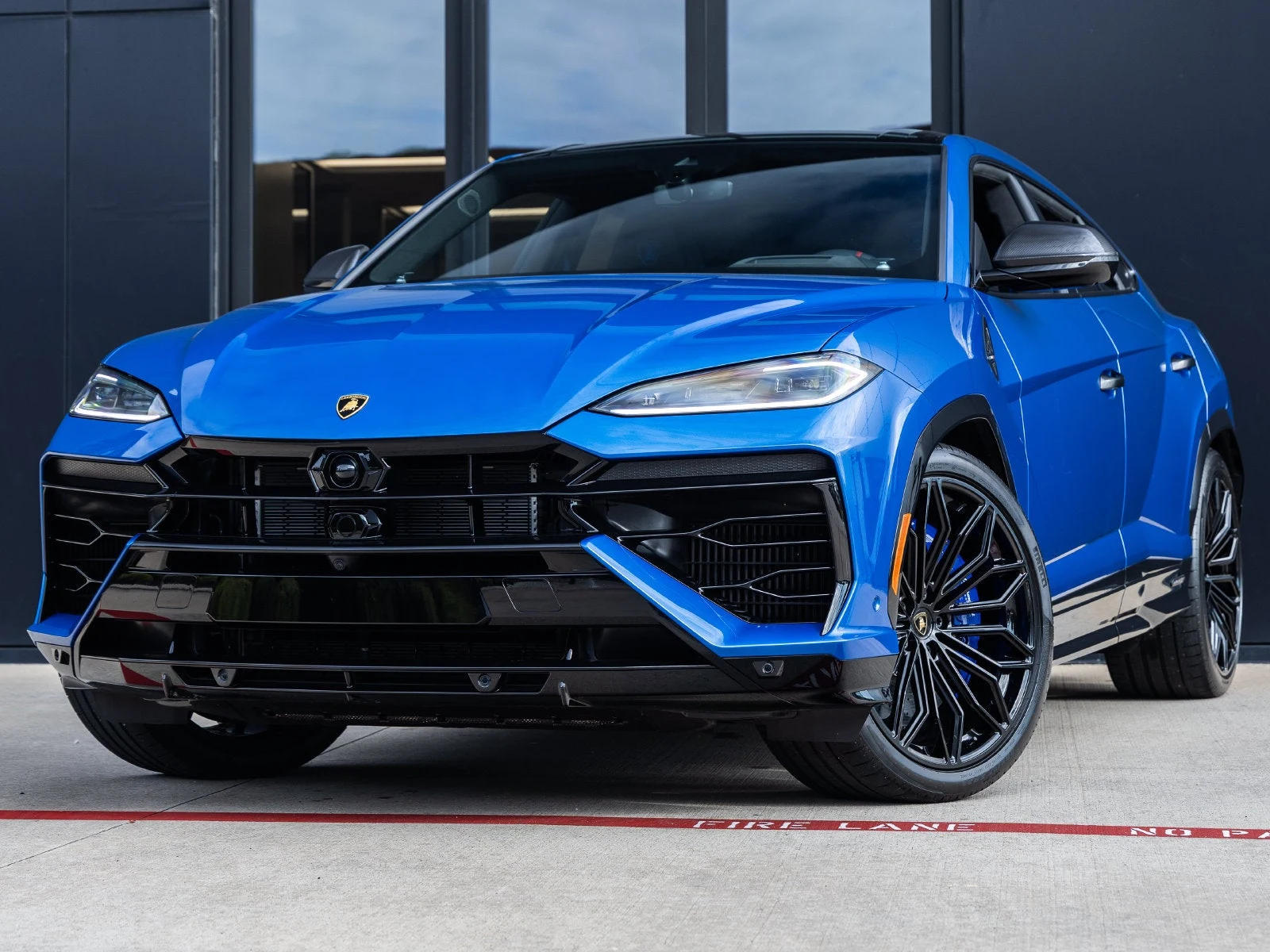 Lamborghini Urus SE · Blu Eleos Metallic · Indigo Auto Group