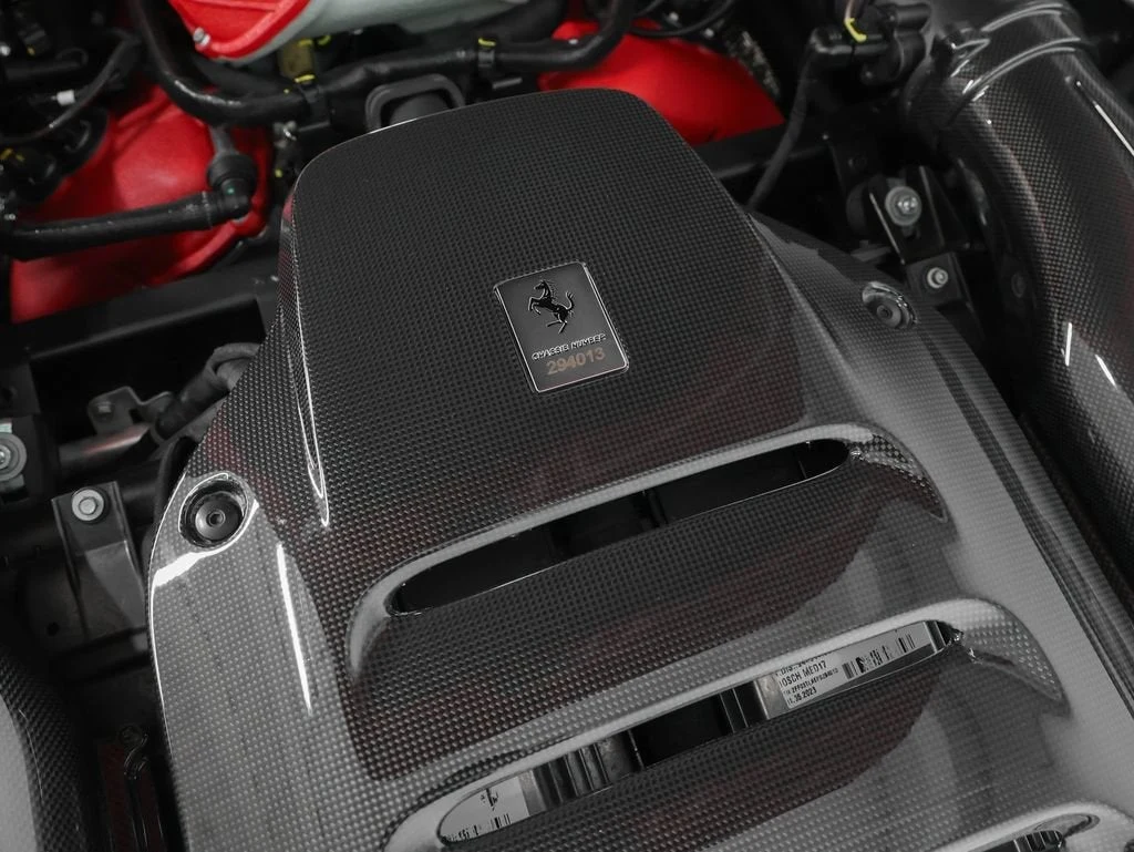 2023 Ferrari 812 Competizione, 17/20