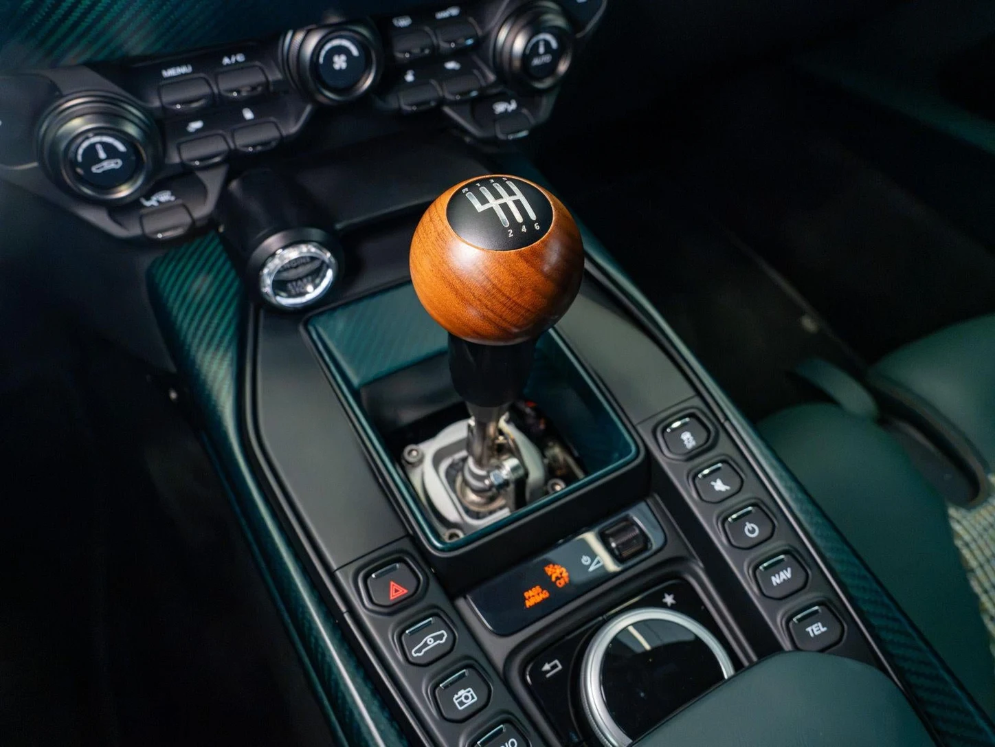 2024 Aston Martin Valour, 15/20